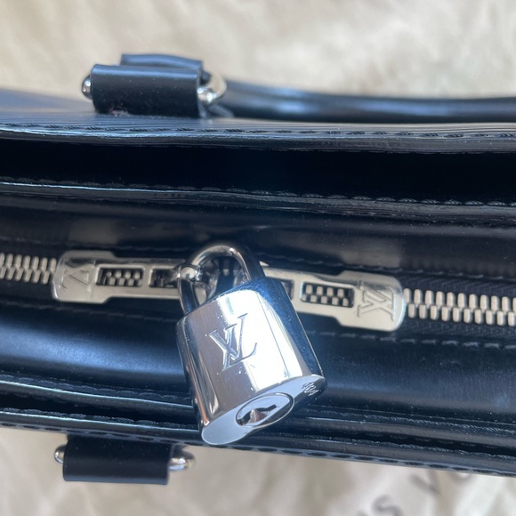 Louis Vuitton Black Epi Leather Pont Neuf PM - Picture 4 of 13